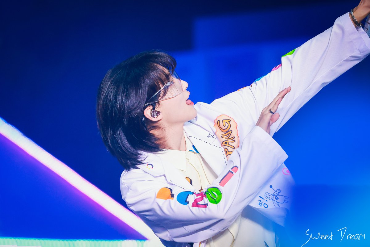 SweetDream_yjh's tweet photo. 20230310 캐럿랜드 Day 1

👀👀

#세븐틴 #정한 #윤정한
#SEVENTEEN   #JEONGHAN https://t.co/vqNtCot9Tj