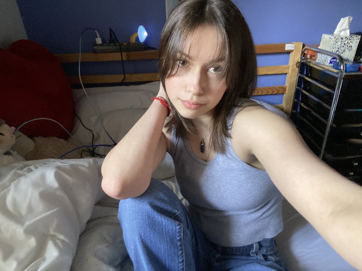 secretweebshh's tweet photo. been a minute since i showed my face on twt, i miss you all 🫶 https://t.co/vzzblRwlfi