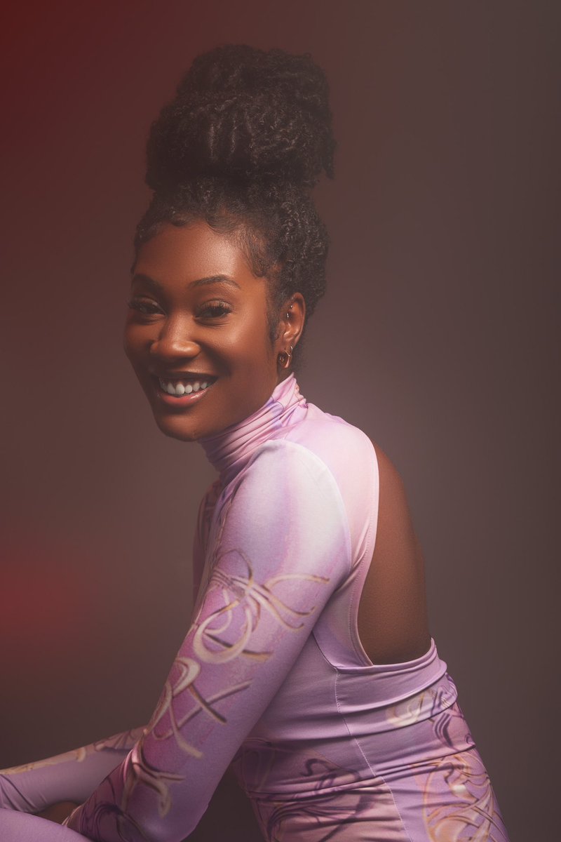 poeticsparkles_'s tweet image. You’ve got my attention 🤭💛✨