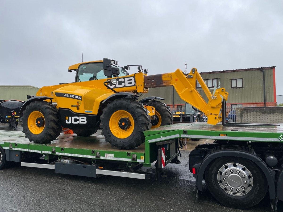 OliverLandpower's tweet photo. A new @JCBagriculture 542-70 Agri XTRA leaving Oliver Landpower Colchester for delivery and installation in Essex by FSM Gareth Taylor. #olivers #oliverlandpower #jcb #agrixtra #colcheter #essex https://t.co/6t3t8aSTuf