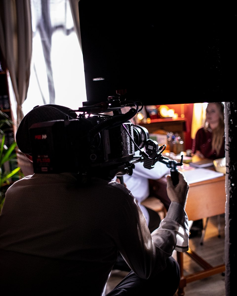 clcf_ecole's tweet photo. Tournage de "Patiente", réalisé par Pénélope Germa de Roaldes, dans le cadre de la 3ème année du #CLCF https://t.co/ZKJtCDC1Df