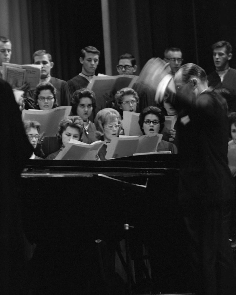 #NoContextArchives

#txstUnivHistory from the unidentified university negative collection, 1963.