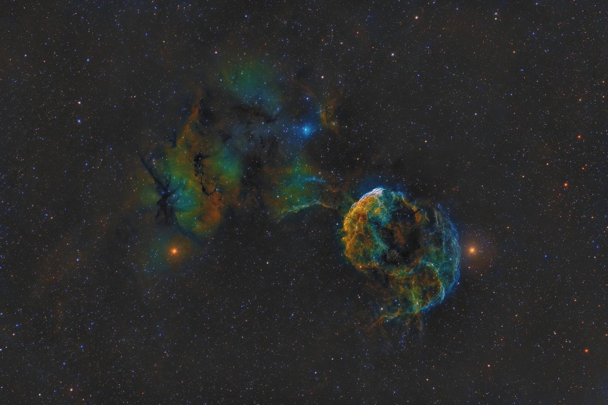 New Baader O-III Super-G Filter (9nm).
A. Bringmann tested the new 20nm H-alpha bandpass filter instead of a normal 100nm R filter and the new 9nm O-III Super-G filter instead of the normal 100nm G filter. The result is a "20nm H-alpha/9nm Super-G/100nm B" image.