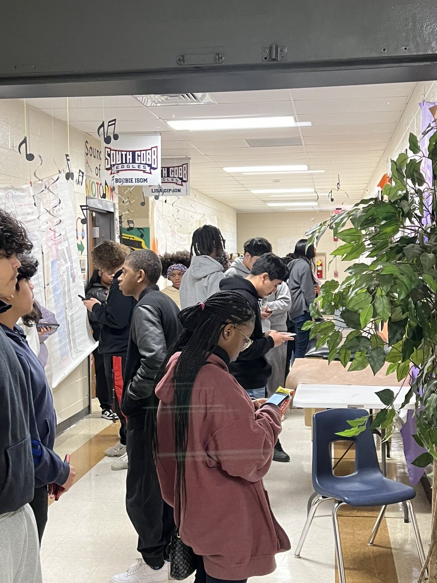 coachsimsisom's tweet photo. My students did research on the dangers of vaping. They told me it was eye opening experience for them because they didn’t know it affected so much of the body. They also reviewed their peers afterwards. #proudteachermoment @ccsdhpe https://t.co/Dp8tfWOZLG