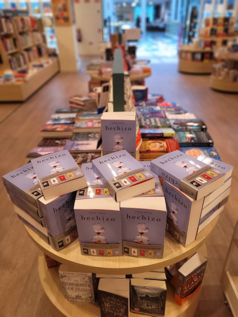 Ya tenemos #Hechizo, el quinto de la #SerieCrave, en todas nuestras librerías 👏👏👏👏 📸 Casa del Libro @CCPlazaNorte2 @TracyWolff @edit_planeta @Planetadelibros