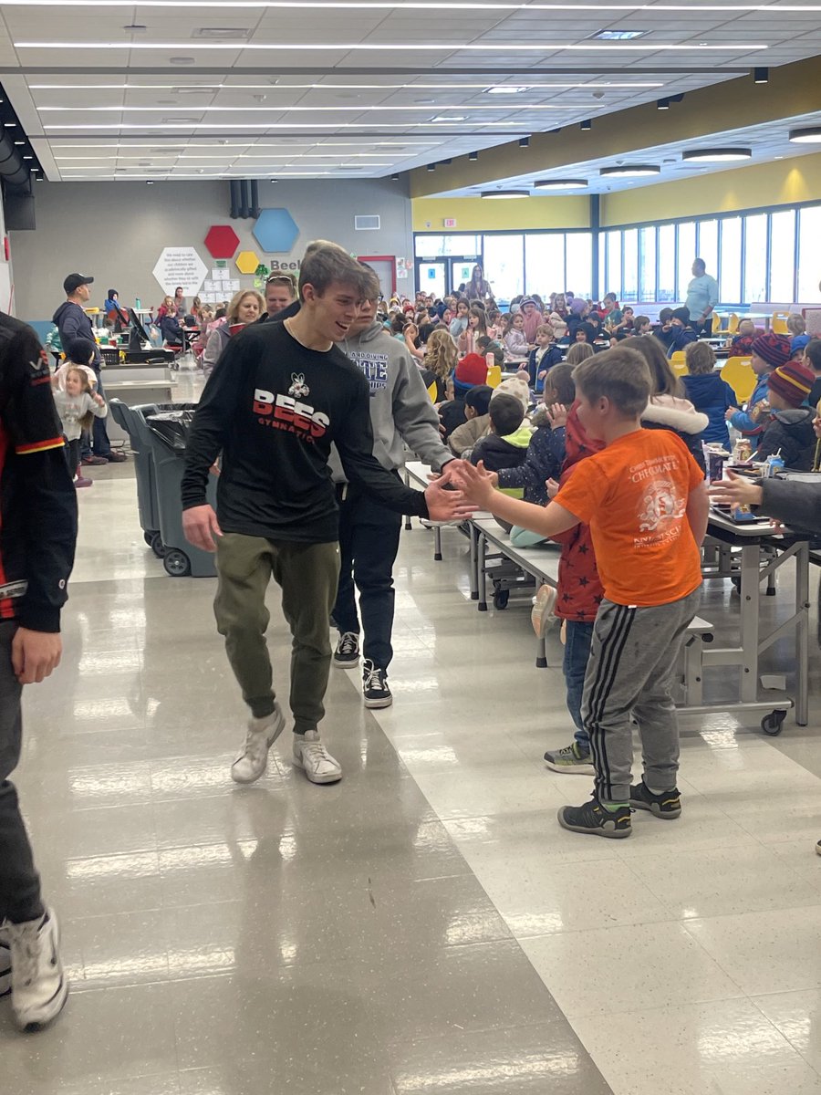 KevinJakub's tweet photo. The Parade of Champions was an awesome time!  Thank you to ⁦@bbhmsbees⁩ ⁦@BBH_Elementary⁩ for welcoming our kids today! https://t.co/oDx4W9iKwz
