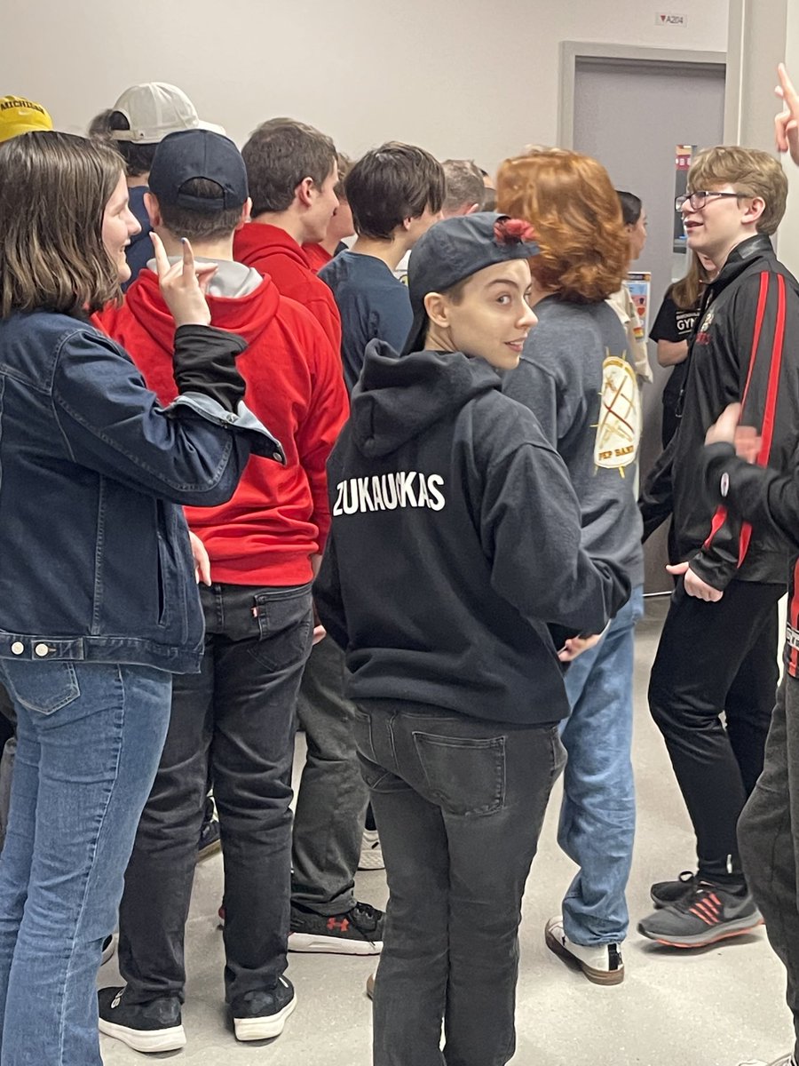 KevinJakub's tweet photo. The Parade of Champions was an awesome time!  Thank you to ⁦@bbhmsbees⁩ ⁦@BBH_Elementary⁩ for welcoming our kids today! https://t.co/oDx4W9iKwz