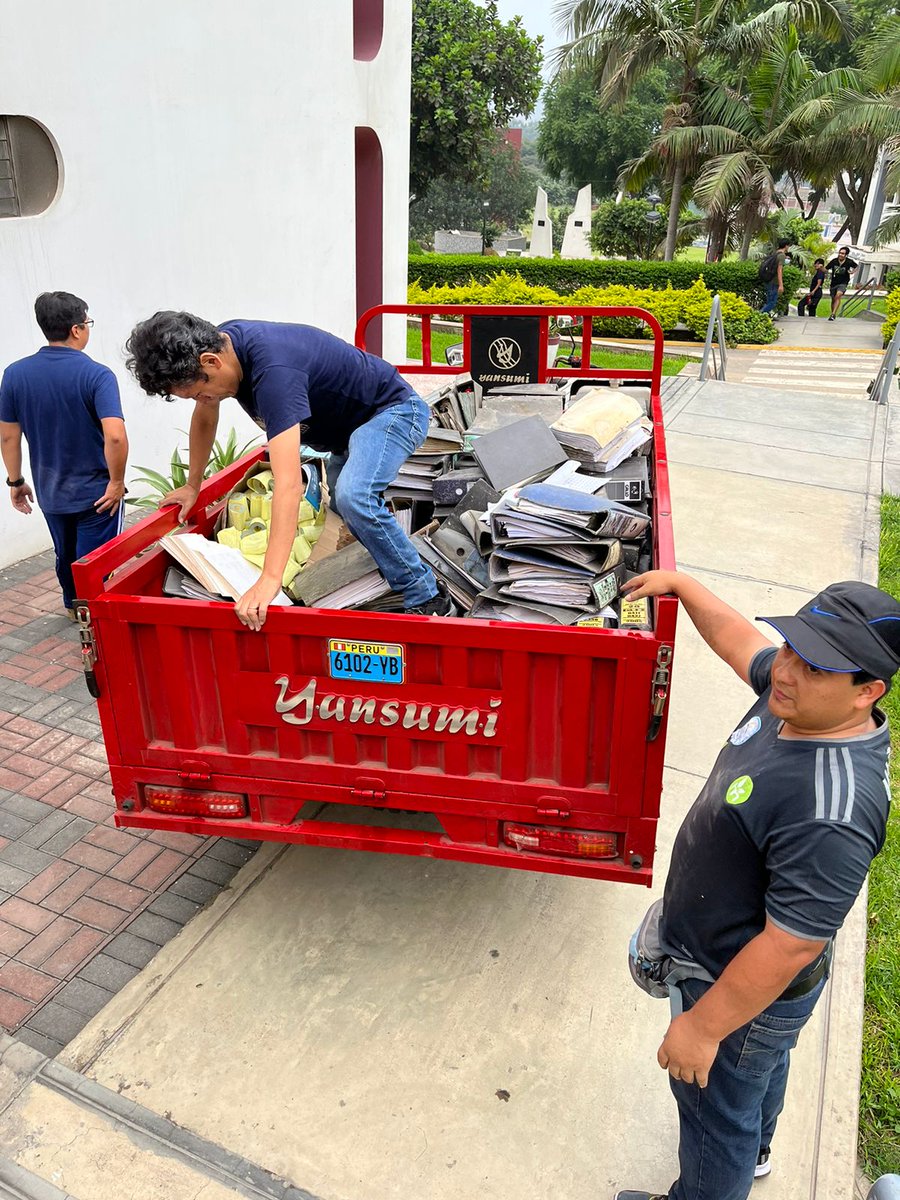 Tras las constantes lluvias 🌧 el área de DTI brindo su apoyo inmediato 🙂, ayudando en la limpieza, reparación y protección de equipos que se vieron afectados. @UPeUOficial @UPeU_Tarapoto @AdventistasUPeU @waltermurilloa @adraperu 
#Ayuda #lluvias #UnidosDamosMejoresResultados