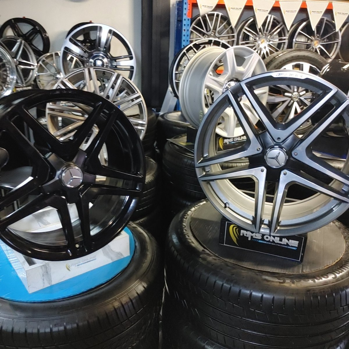 Latest Original new arrivals.

More info & prices on the website.
Call or whatsapp for personalized assistance. 

#Rollsroyce #Bentley #maybach 
#lumma #rangerover #bmw #amg 
#rimsonline #original #wheels #tires #onlythebest #genuineparts #oemplus #oemwheels #oem