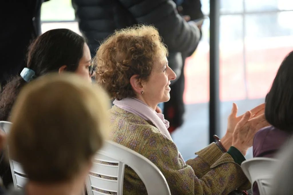 IDRD's tweet photo. En el lanzamiento de #100ParquesComoNuevos 💯🌳, nuestra directora, Blanca Durán, conversó con el secretario de Gobierno, Felipe Jiménez, con el alcalde local de Chapinero, Óscar Ramos, y con la comunidad sobre la importancia de renovar nuestros parques y llenarlos de vida ✨️. https://t.co/N3GybjyydJ