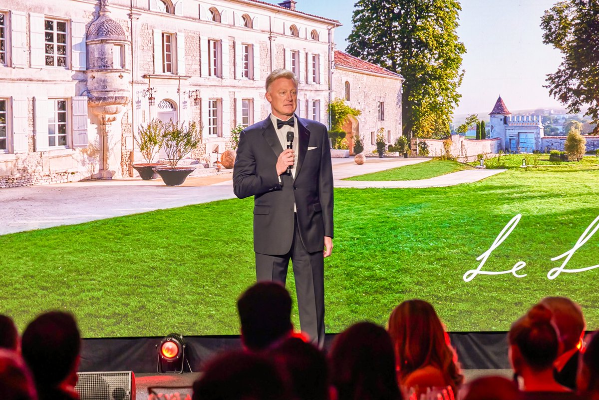 ForbesInspector's tweet photo. For #ThrowbackThursday, we're thinking about our #FTGSummit. It was wonderful to welcome 800 of the hospitality industry's best to @ResortsWorldLV. Thanks to our Brand Officials @INTELITY, @JetLinxAviation, Robert Louey Design, Sharecare Windows and @zynkdesign for their support. https://t.co/kGFmUTJQgw