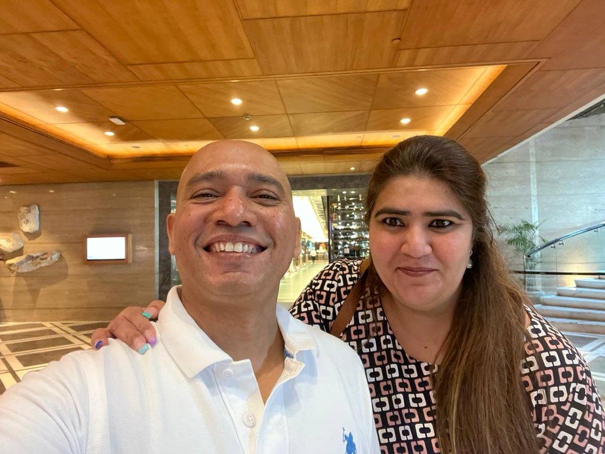 ashima_1's tweet photo. Always a pleasure to meet @MalharBarai my digital guruji.
#twittermadeithappen https://t.co/cKv3I60eZl