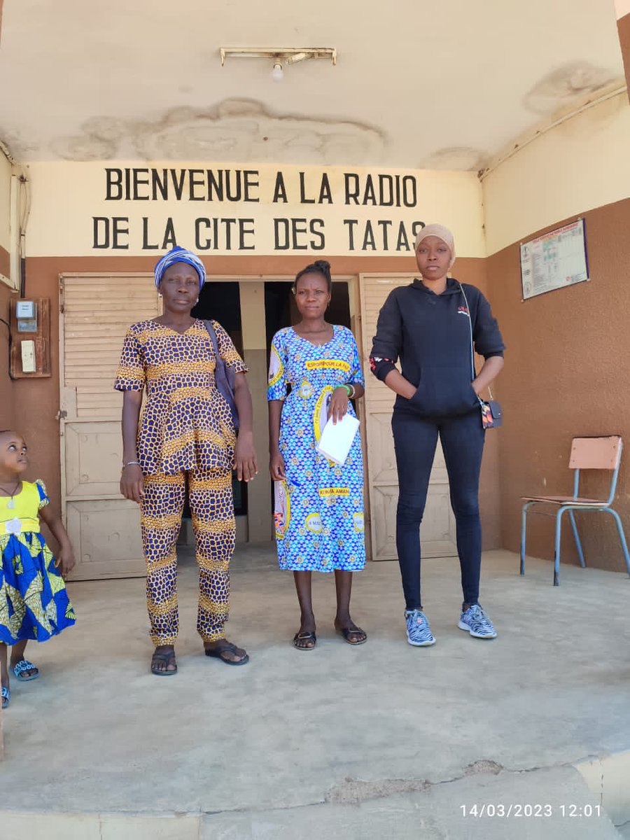 CEDIF_ONG's tweet photo. #JIF 2023
#CEDIF_ONG a organisé ce 14 Mars une émission à la radio "Cité des Tatas" sur "l'Innovation technologique face aux défis de l'autonomisation et de leadership des femmes et des filles à Boukombé" grâce au financement d'#OxfamAuBenin/ #AMC
#DevCanada
#VLF299
#womenrights https://t.co/IJZud60mGS
