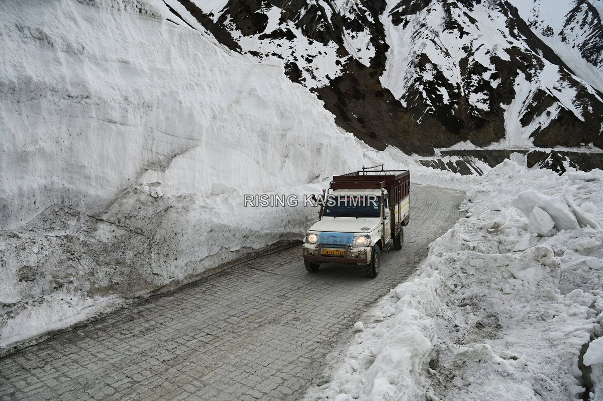RisingKashmir's tweet image. The strategic 434-km long Srinagar-Leh highway was thrown open by the Border Roads Organisation (BRO) in a record 68 days, officials said.#Roadopen#Weather#Zojila#Ladakh#Snow#Kashmir#Ladakh#