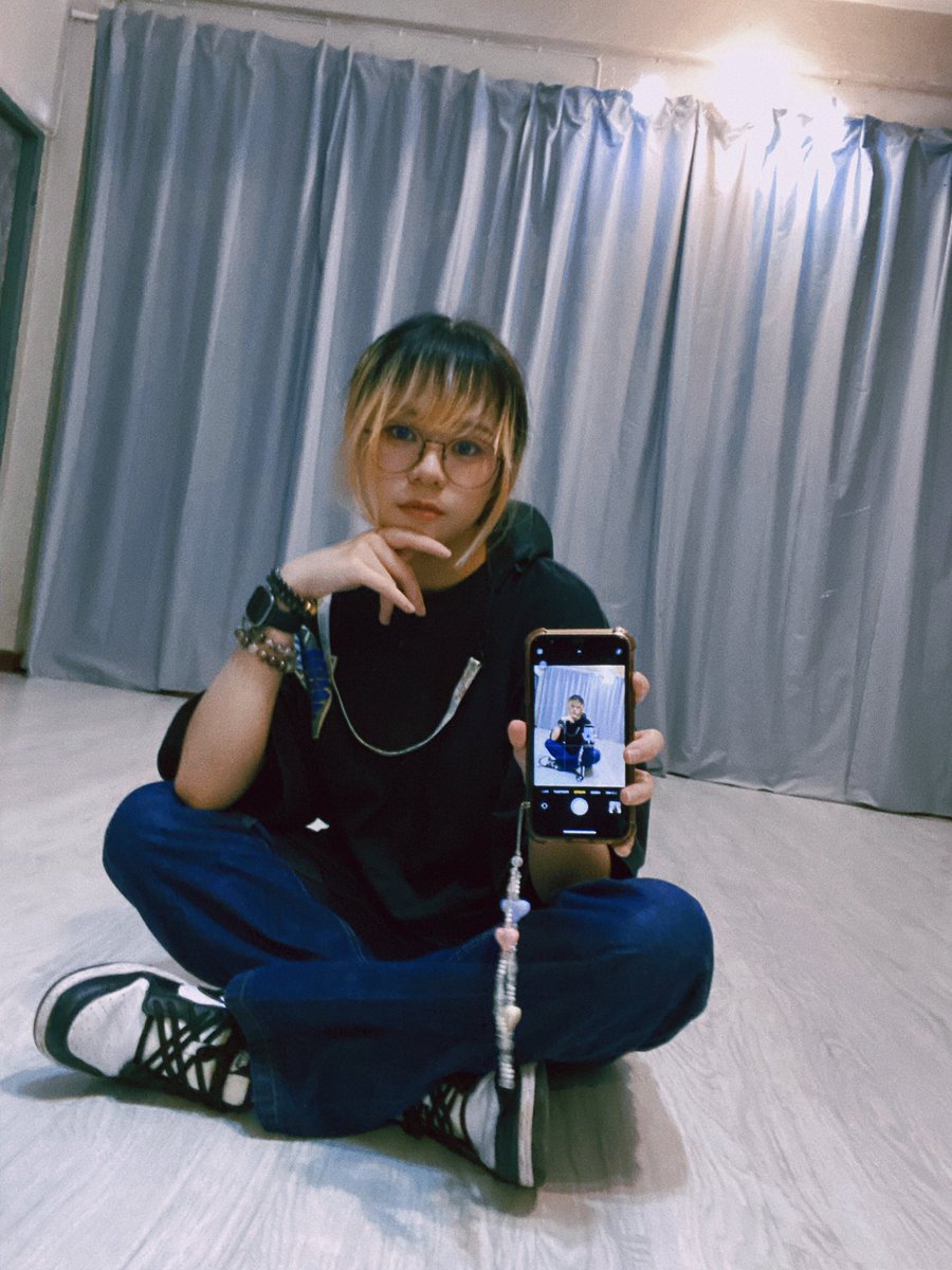 KewWan_TH's tweet photo. Boiiiiiii🖕💅✨🌸
real me just eating and sleeping bro
#kewwan #kewwandeadkat #deadkat #idolcore https://t.co/VZ7KKRhZLx