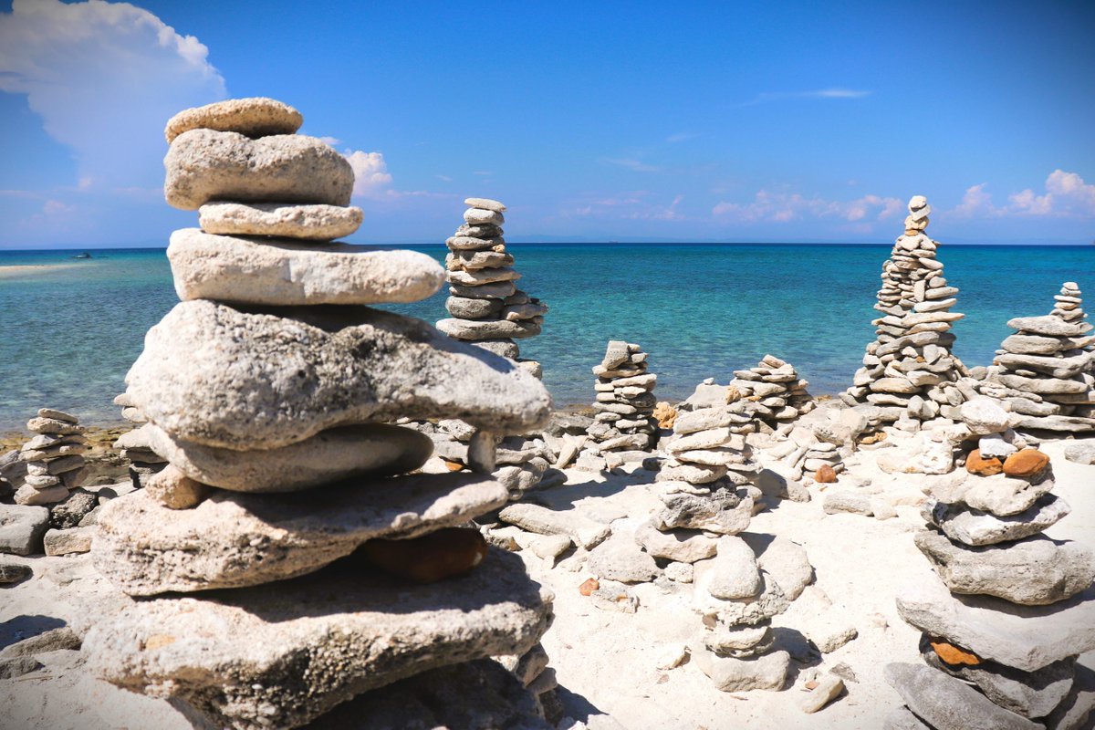 TorahOrg's tweet image. In a magnanimous show of unity, men and women of all tribes of the nation converge their hearts, minds, and pockets to complete the Mishkan. In the next two Torah portions, the Torah summarizes the accomplishments of the nation by detailing the work...

torah.org/torah-portion/…