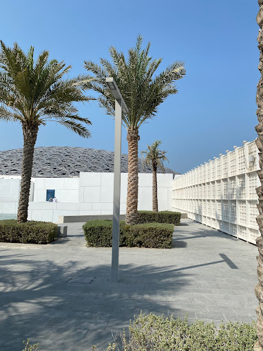 LigmanLightUSA's tweet image. The Light Linear PT Street and Area Light blends in seamlessly with the Louvre Museum in Abu Dhabi. The project consisted of both single and double head styles. Some of the poles were fitted with banner arms and camera mounts. #Light #Ligman #LLPT #LightLinear #Streetlight