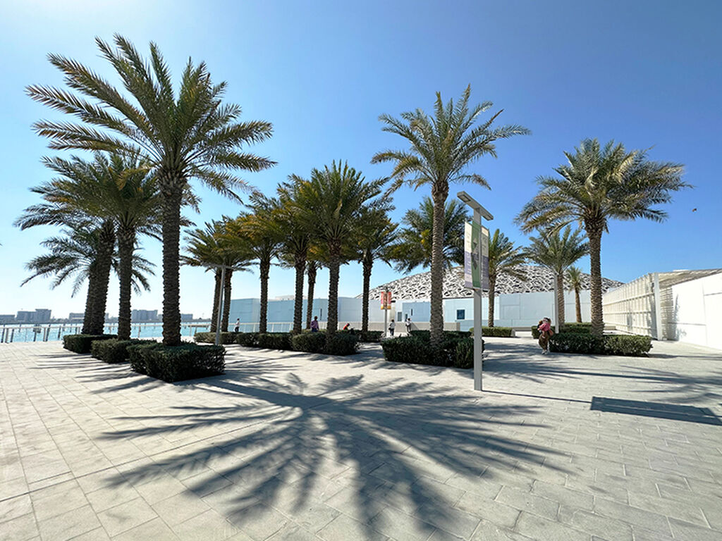 LigmanLightUSA's tweet image. The Light Linear PT Street and Area Light blends in seamlessly with the Louvre Museum in Abu Dhabi. The project consisted of both single and double head styles. Some of the poles were fitted with banner arms and camera mounts. #Light #Ligman #LLPT #LightLinear #Streetlight