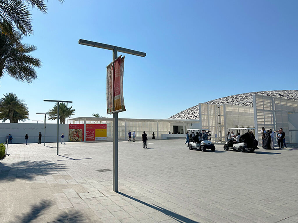 LigmanLightUSA's tweet image. The Light Linear PT Street and Area Light blends in seamlessly with the Louvre Museum in Abu Dhabi. The project consisted of both single and double head styles. Some of the poles were fitted with banner arms and camera mounts. #Light #Ligman #LLPT #LightLinear #Streetlight