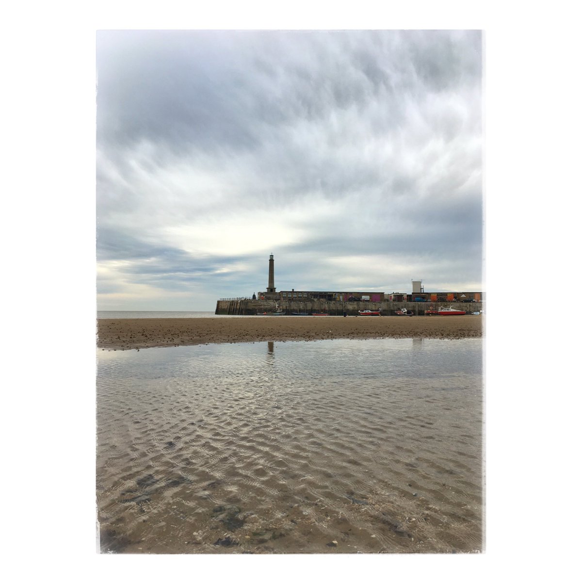 Lovely soft omni-directional light here today, the type that would be perfect for vintage coastal portraits, all muted tones and created on expired film stock. #margate #kent #england #landscapephotography #photograghy #ideas