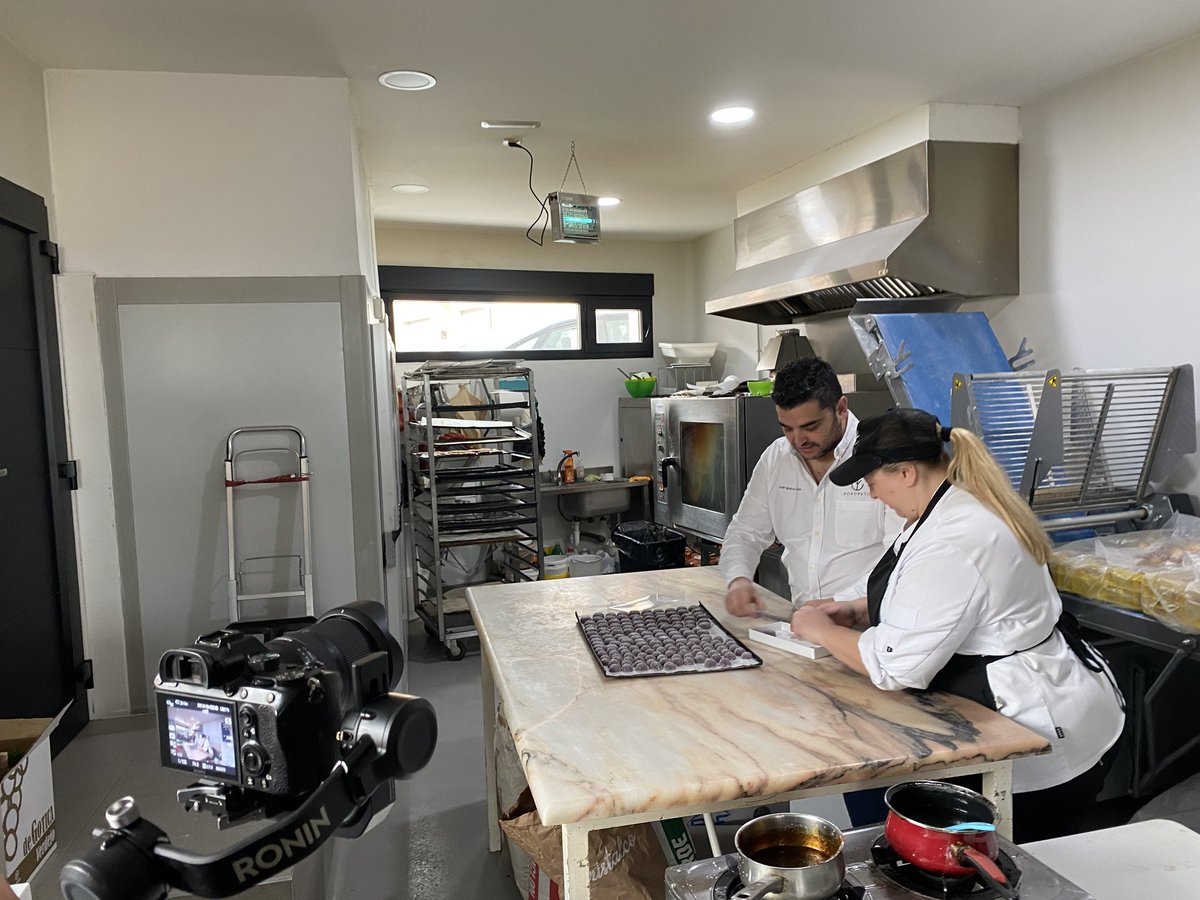 Xokoreto, el mejor ejemplo de constancia, oficio y apuesta por #Castronuño. Bombones, dulces y bollería de nivel mirando al Duero.

<a href="/xokoreto/">xokoreto</a> <a href="/ayto_castronuno/">Ayto de Castronuño</a> <a href="/ofiturcastro/">Oficina Turismo Castronuño</a>