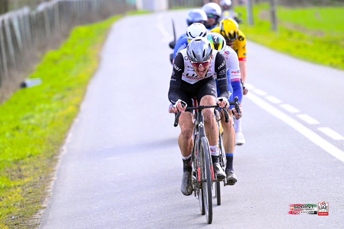 TeamEmiratesUAE's tweet photo. 🙌 We love to see it! 

🏆 Amazing teamwork to secure victory #GPDenain 🇫🇷! #WeAreUAE https://t.co/6xnKmZcxiZ