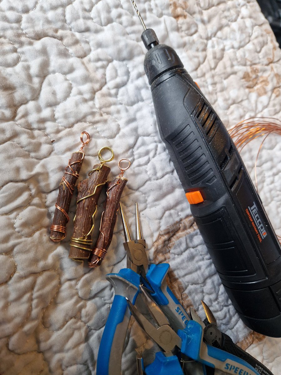EveryonesSpirit's tweet photo. 💫🪵Just finished these wire wrapped Willow Protection Pendants💫🪵 MY @TeccpoAsk has made crafting much easier. 🪵
Check out what else I make at https://t.co/nDel4d0Tgt  #rotarytool #willow #protection #wire #money #love #spells #handmade #handcrafted #wiccan #pagan #witchcraft https://t.co/0ORQbyHKai