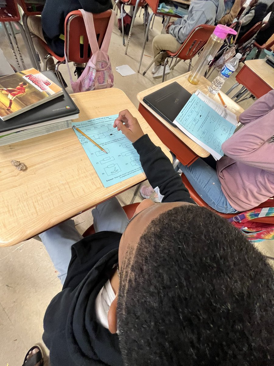 SeminoleTrails's tweet photo. Our 5th graders are spending the day participating in hands on rotational science labs led by the 5th grade team!! @TaMiyahLowe @MrBeason1 #MarchMadness  #SpringBreakCountDown https://t.co/amFNonYbTG