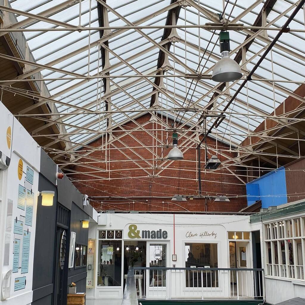 H I G H S +  L O W S

#marchmeetthemaker | day 16

seriously i like to think glass half full, not half empty, &amp; most of the time my glass is over flowing. 
i’ve met so many people who say they don’t like their jobs, even go so far as to say they hate the… instagr.am/p/Cp2sayGN00I/