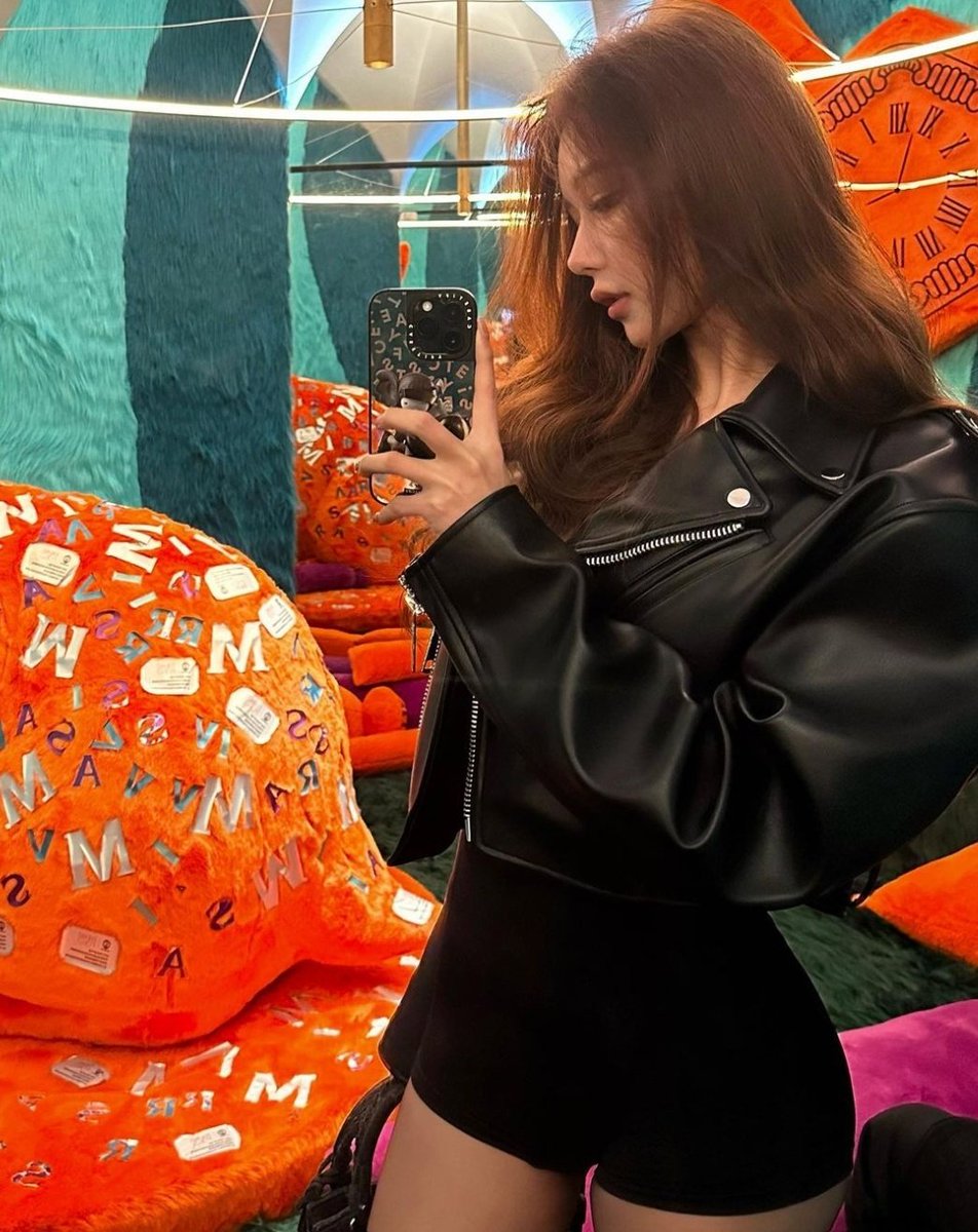 se esse tweet está passando na sua tl, faça um quote com a sua selfie no espelho.