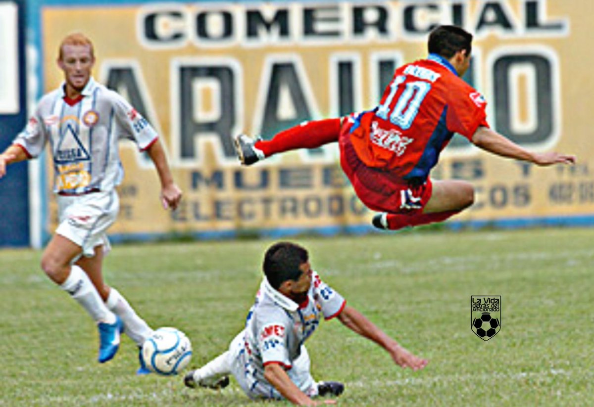 Si algo es lo suficientemente importante, incluso si las probabilidades están en tu contra, aún debes hacerlo🏆🇸🇻🔥⚽!!
¿Solo para conocedores a que equipo identificas y a que jugador reconoces? 
#ES #historiadenuestrofutbol #recordaresvolveravivir #hechoenElSalvador #lvdda