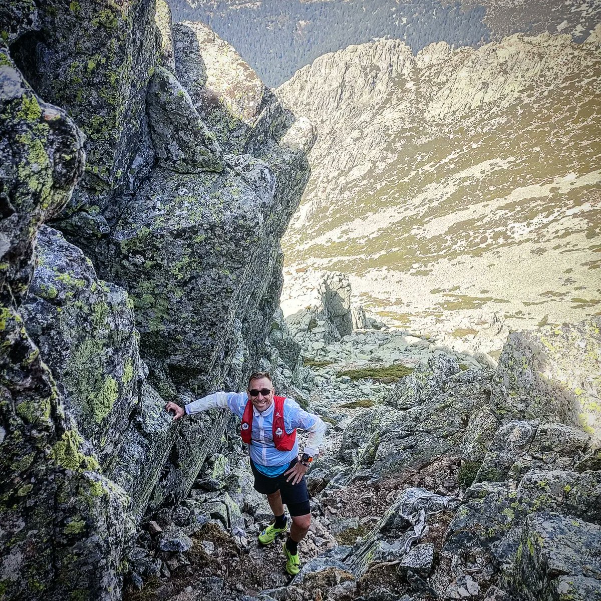 ismacercedilla's tweet photo. Hoy volvemos a las cumbres con mi querido amigo @Davidgussoni . Siempre es un placer compartir mañana con él, tanto en las alegrías como en las penas. Seguimos adelante 💪🏻😉👍🏻⛑️🚁🏔️ #montaña #sierradeguadarrama #trail #running @PN_Guadarrama @RSEAPenalara @cdveredaalta https://t.co/gQMVcE8D7N