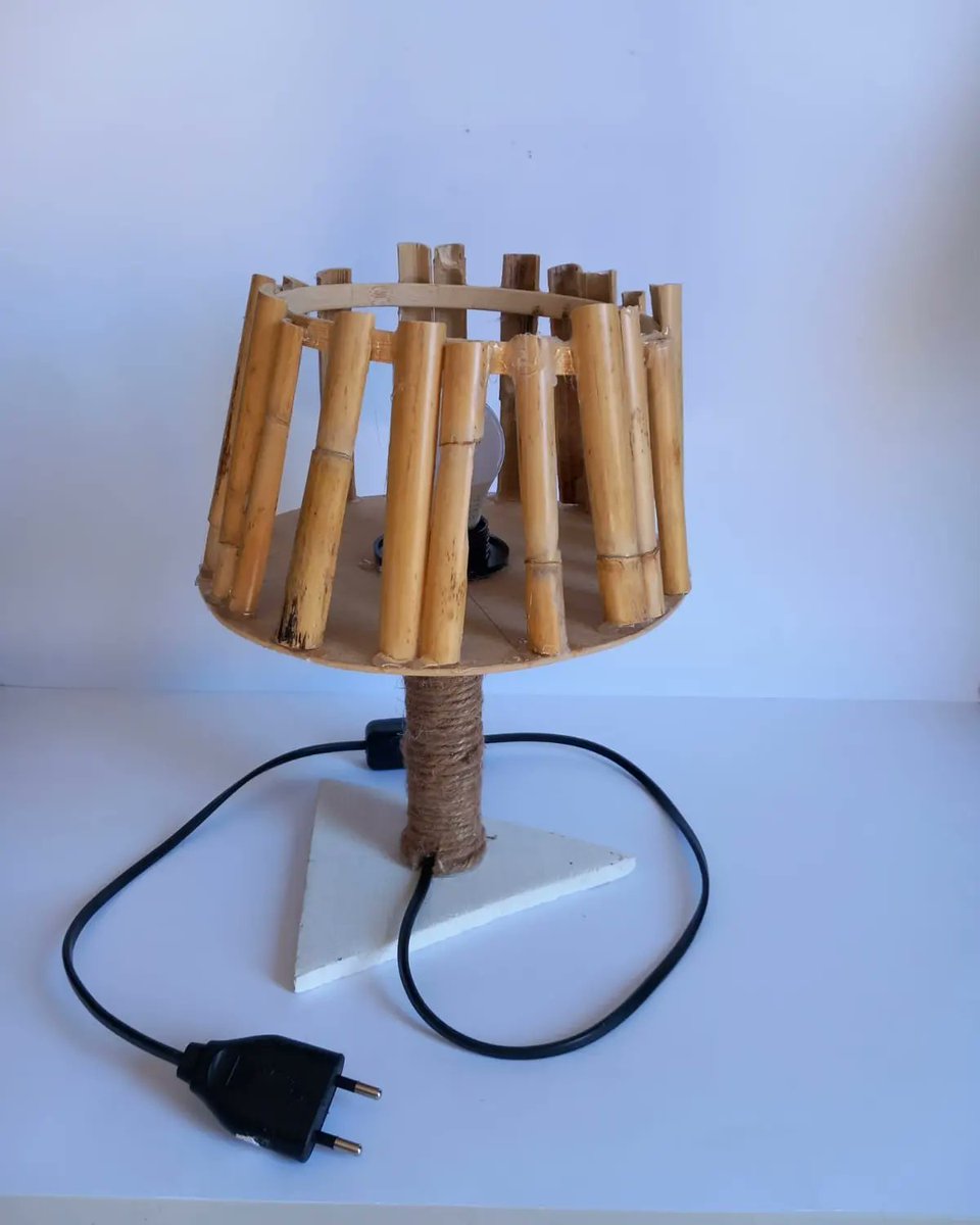 epiasabadell's tweet photo. SEGONA EXPOSICIÓ DE LÀMPADES 
Exposició virtual de més làmpades de 2n d'ESO. Tecnologia, disseny i medi ambient. No sabria dir quina m'emportaria a casa...
#2NESOPIASABADELL
#SECUNDÀRIAPIASABADELL https://t.co/0g9BmzczNZ