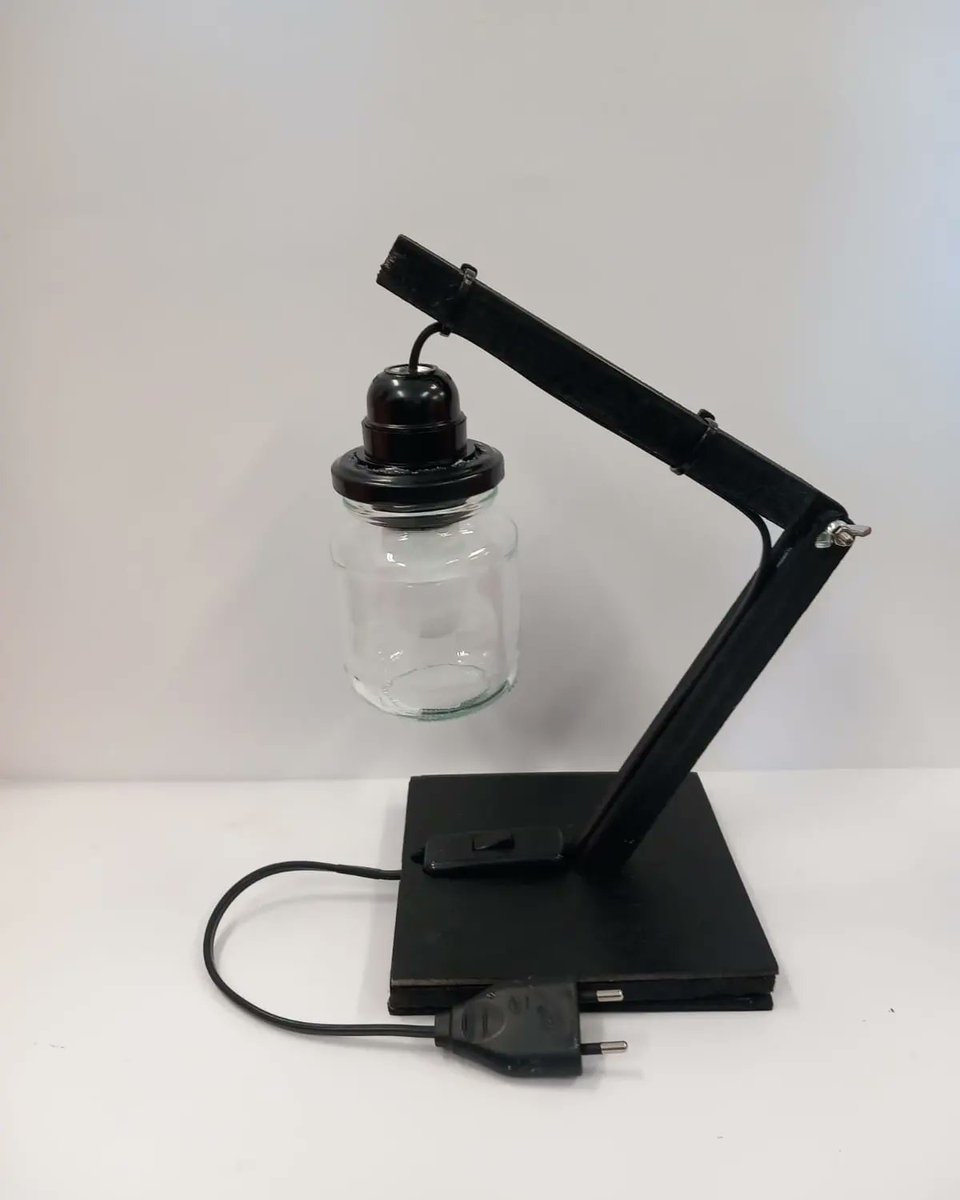 epiasabadell's tweet photo. SEGONA EXPOSICIÓ DE LÀMPADES 
Exposició virtual de més làmpades de 2n d'ESO. Tecnologia, disseny i medi ambient. No sabria dir quina m'emportaria a casa...
#2NESOPIASABADELL
#SECUNDÀRIAPIASABADELL https://t.co/0g9BmzczNZ