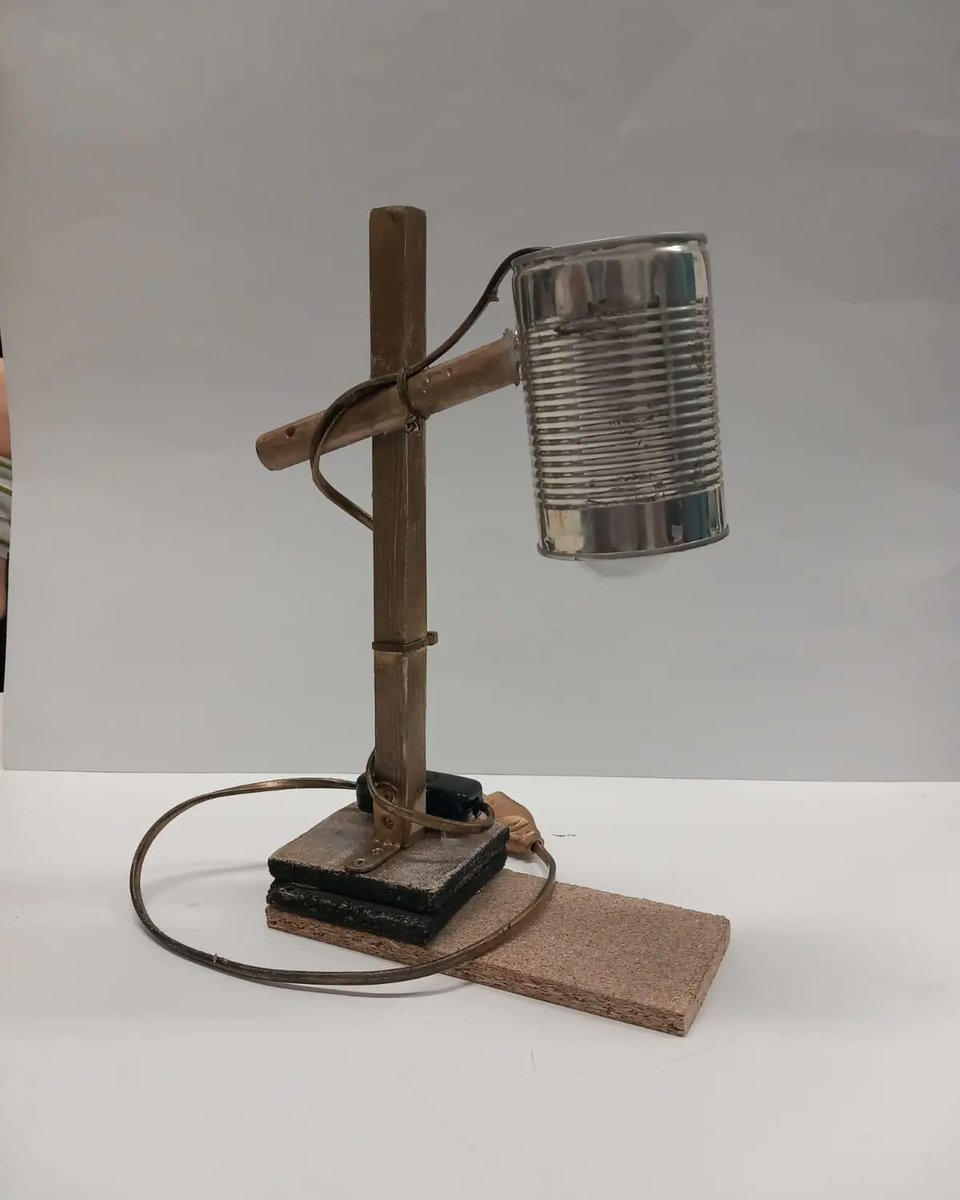 epiasabadell's tweet photo. SEGONA EXPOSICIÓ DE LÀMPADES 
Exposició virtual de més làmpades de 2n d'ESO. Tecnologia, disseny i medi ambient. No sabria dir quina m'emportaria a casa...
#2NESOPIASABADELL
#SECUNDÀRIAPIASABADELL https://t.co/0g9BmzczNZ