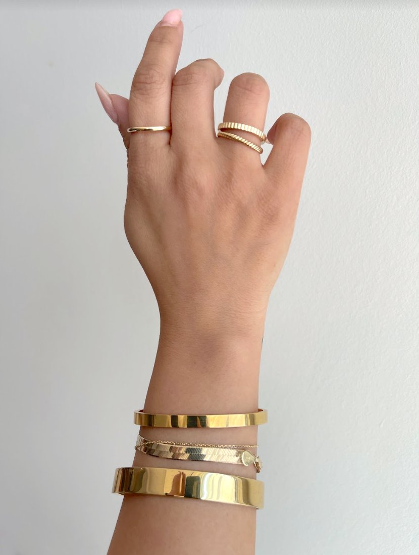 Enter the new season with our versatile &amp; elevated essentials. Contemporary fine jewelry essentials. Designed to be style forward, and sustainably handcrafted in recycled gold.
For custom inquiries contact us info@hestiajewels.com
hestiajewels.com/collections/cu…
