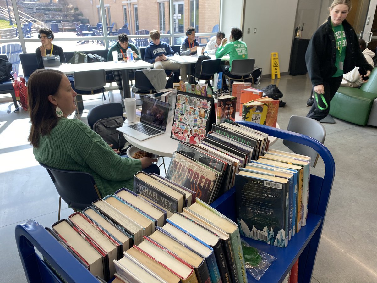 gochstech's tweet image. I ❤️ my sticker. You can too!  Thursday in the dining hall-#readanything