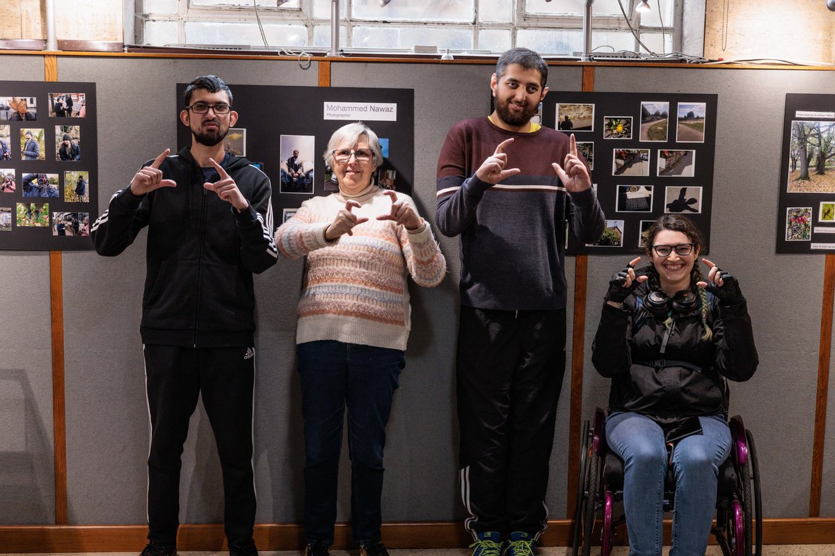 Don't miss this exhibition from our #Deaf photography group! It's on for #SignLanguageWeek at Central Library until Monday 📸
@SheffLibraries @SheffieldDeaf #communityarts #BSLally