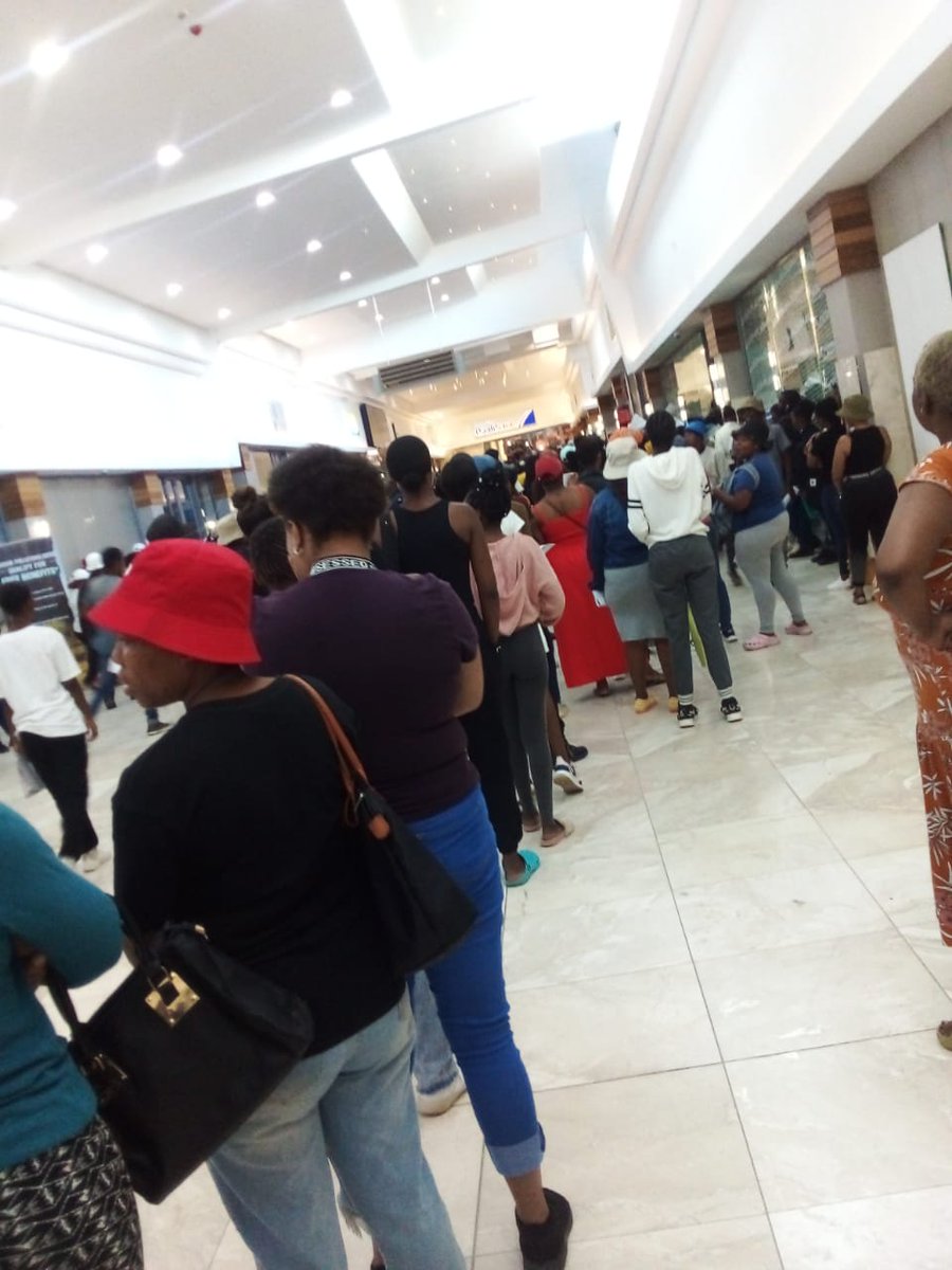 monethimasilo's tweet photo. Job applications 
@AckermansSA shop
Bloemfontein 
So many people for 20 vacant positions

Who to blame!!!???
#Anc
#EFFNationalShutdown 
#nhlanhla_lux 
🥺🥺🥺
💔💔💔💔💔💔 https://t.co/Y6d5A87ypI
