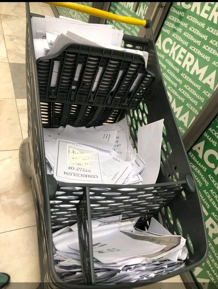 monethimasilo's tweet photo. Job applications 
@AckermansSA shop
Bloemfontein 
So many people for 20 vacant positions

Who to blame!!!???
#Anc
#EFFNationalShutdown 
#nhlanhla_lux 
🥺🥺🥺
💔💔💔💔💔💔 https://t.co/Y6d5A87ypI