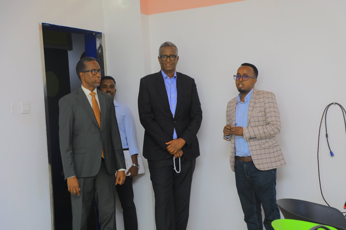 We're honored to host H.E. <a href="/AAbdishakur/">Abdirahman Abdishakur</a>, the Special Envoy for Droughts for President H.E. <a href="/HassanSMohamud/">Hassan Sheikh Mohamud</a>, to <a href="/SIMADiLab/">SIMAD iLab</a>. It was a great experience to have a prominent Somali figure talk to our community about civic leadership and civic engagement, basic tenants for building