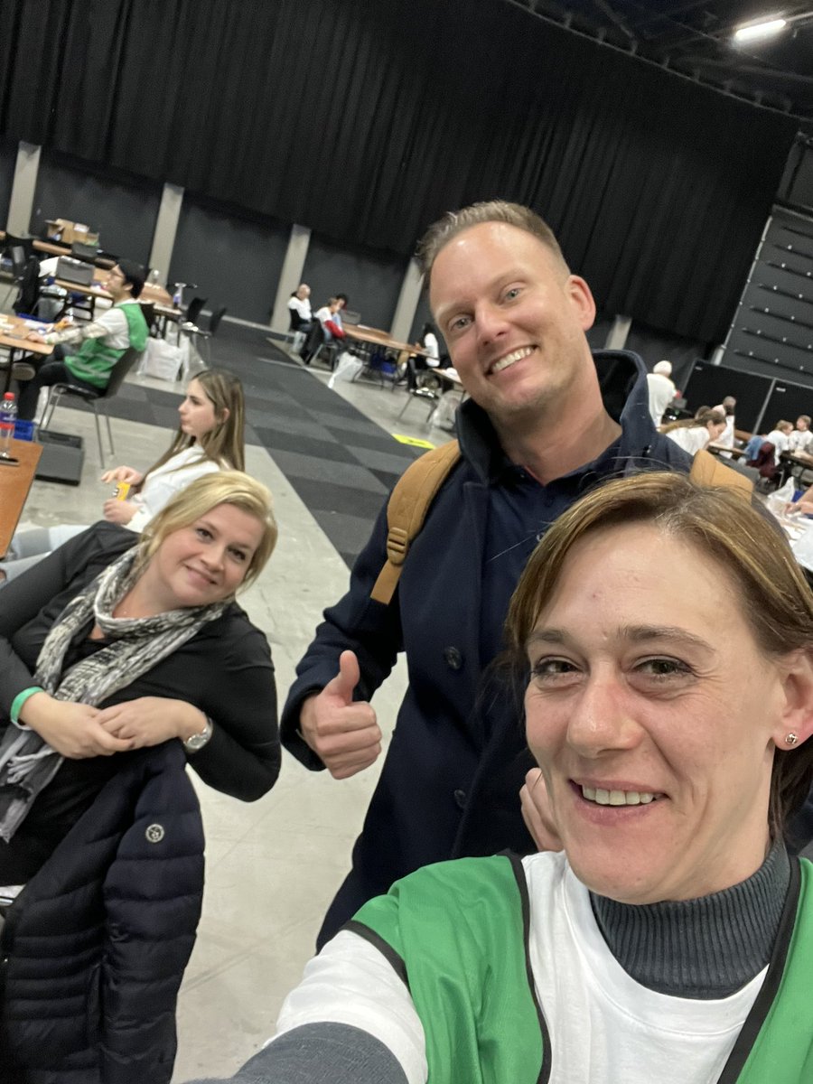 oanadevisser's tweet image. 12 uur later, het feestje gaat door… nog lang niet klaar, maar gelukkig ben ik samen met mijn lieve collega’s. We gaan het klusje klaren! #PS2023 #WS2023