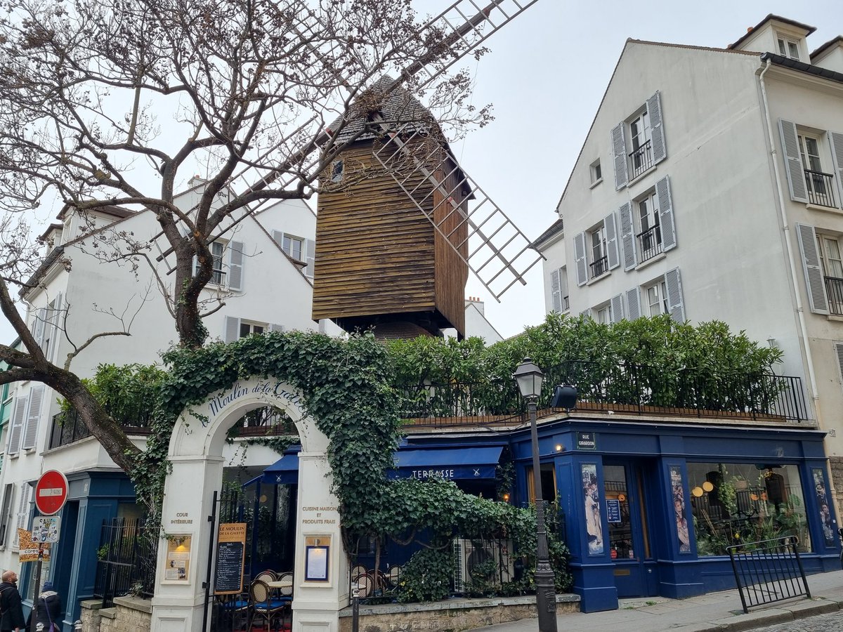 MCOM_martiniere's tweet photo. Qu'ont en commun Picasso, Marcel Aymé, Dalida, Claude Lelouch, Hector Berlioz et Édith Piaf ? Ils ont tous vécu à Montmartre, quartier bohème de Paris 🎶
#Montmartre #artistes #Parisjetaime #teamMCOM https://t.co/MTK9ct950S