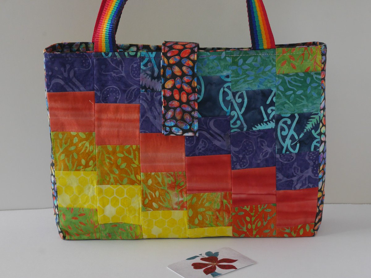 barmadebags's tweet image. Today in the #MHHSBD #AlphabetChallenge the letter is P which is for patchwork. 
I love making patchwork bags and my rainbow ones are particularly popular. What about this one? bit.ly/3Ghcj6M 
#handmade #patchwork #rainbow