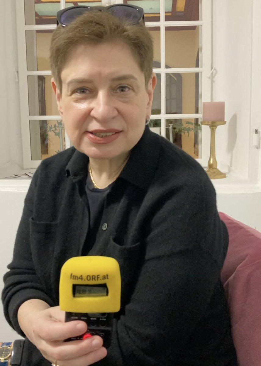 radiofm4's tweet photo. Politologin Nina Krushcheva spricht im #FM4RealityCheck Podcast mit
@chrisccummins über den Ukraine-Krieg und die russische Gesellschaft: https://t.co/f8sCU7CH4g https://t.co/uTlO6wPjjt