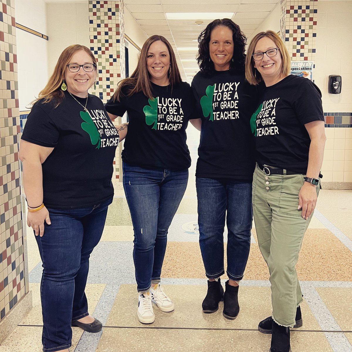 Skfarr1's tweet photo. ☘️💚 Lucky to have these ladies too ☘️💚 https://t.co/xrZrifbUhk