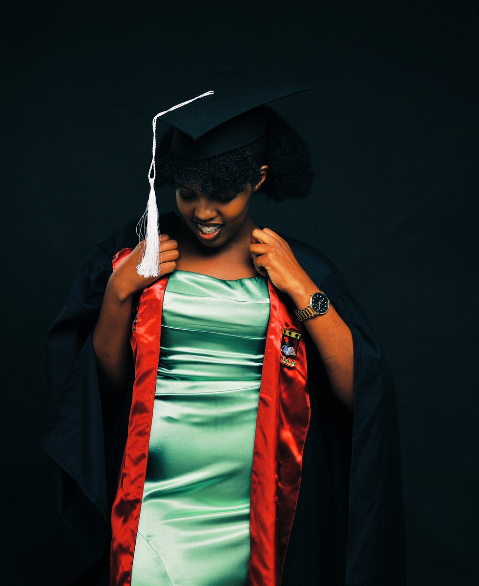 KeniaU_Tesi's tweet image. Few weeks ago , God showed me how good it can be 🥰 i graduated with honors !!!! #Grateful #classof2022