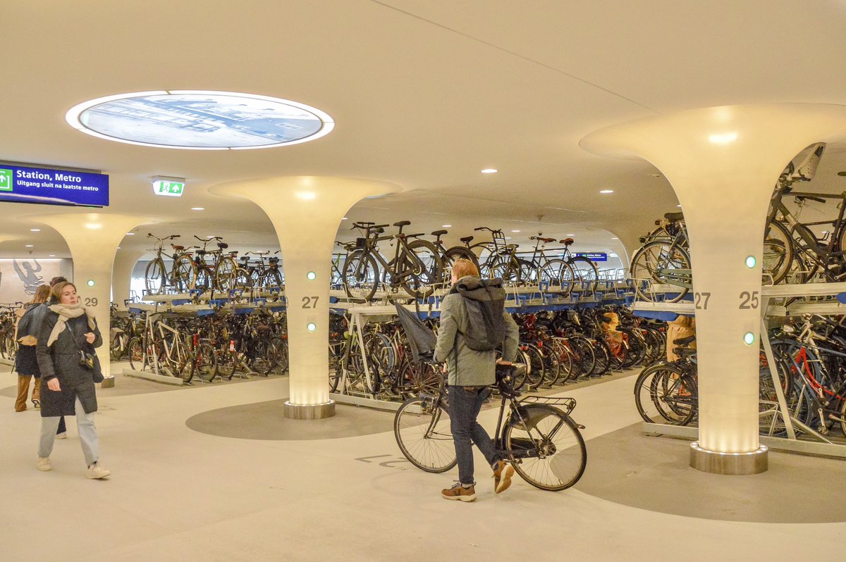 modacitylife's tweet photo. Seven weeks since opening, the underwater parking at Amsterdam Central Station is already an essential hub in the regional mobility network.

Tens of thousands of travelers use the facility each day, seamlessly combining the bike and train as an attractive alternative to the car. https://t.co/D3NGvpeWPU