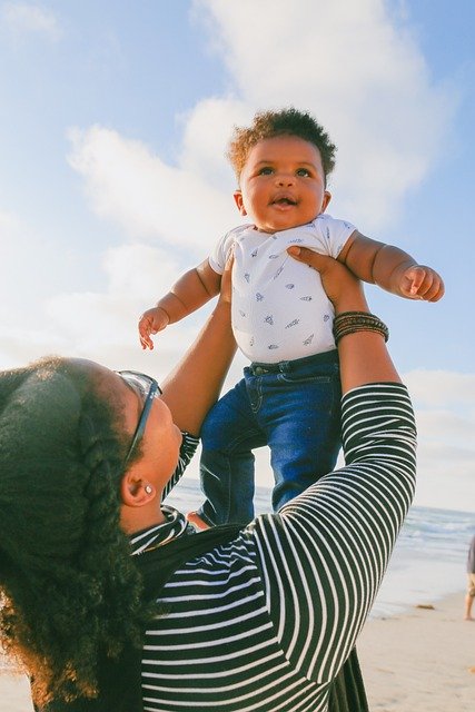 🚨#JETAIS_ENCEINTE_PENDANT_QUINZE_ANS..😥
( Partie 2 et Fin..)

Il ne voyait pas un monstre mais une femme qui avait besoin d'aide. Il n'était pas ri*che mais il avait un bon cœur.
Il me dit que l'hôpital pourrait m'aider.