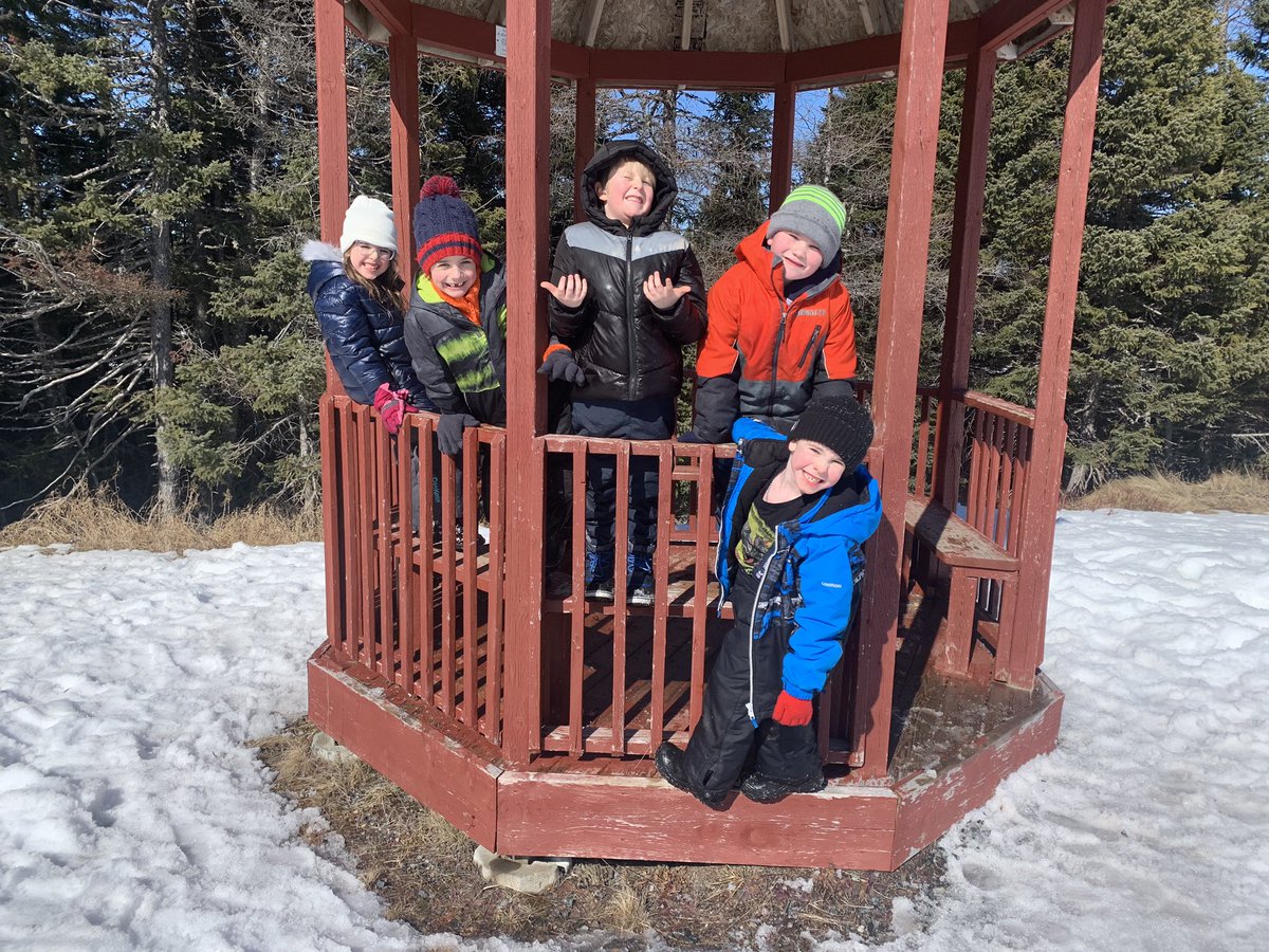 MissJKWalsh's tweet photo. Ms. Randell’s K/1 class at Holy Cross School have been darting outdoors all week ! #DartOutdoors @schoolsportsnl They love our outdoor classroom and playground ! https://t.co/q6Q0An9cfp